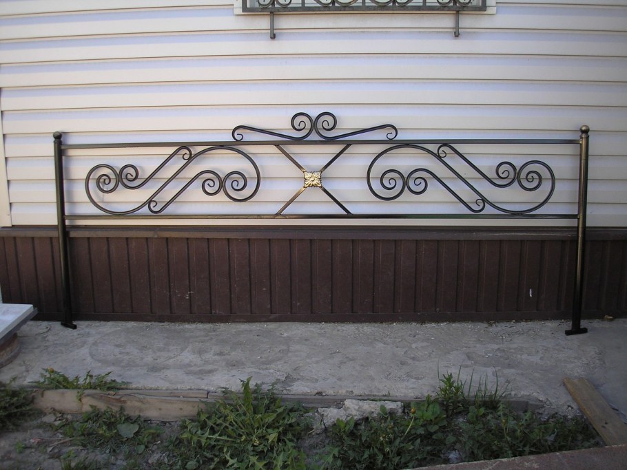 Кованые перила на веранде