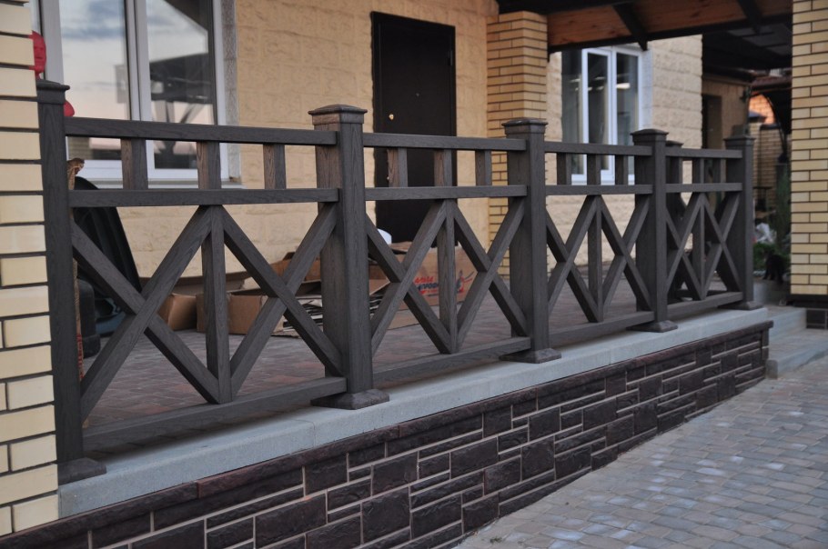 Ограждение из ДПК крест накрест