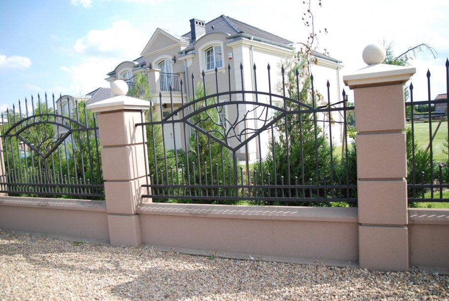 Забор с колоннами