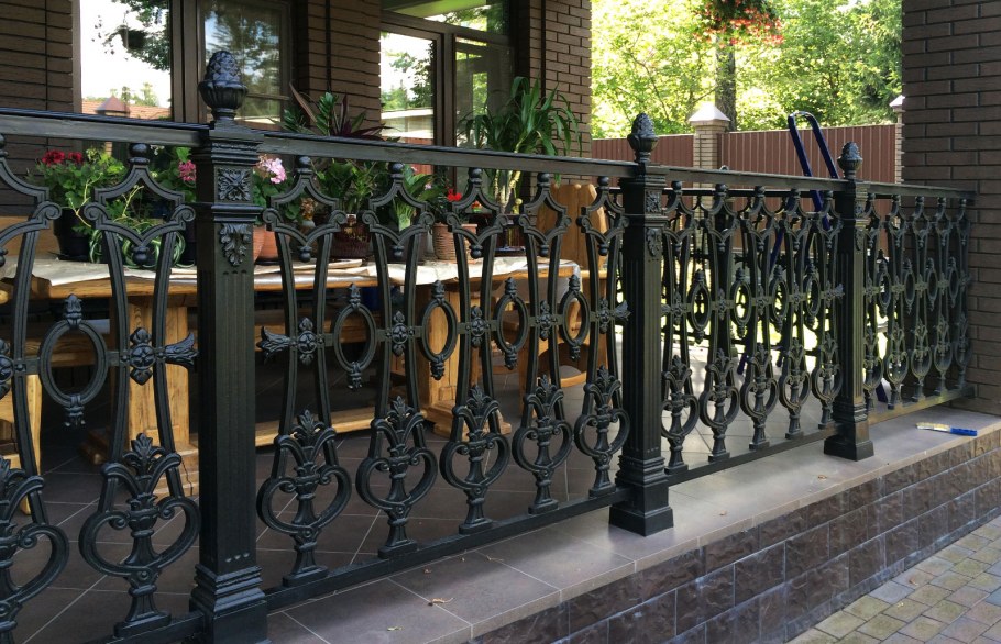Чугунная изгородь