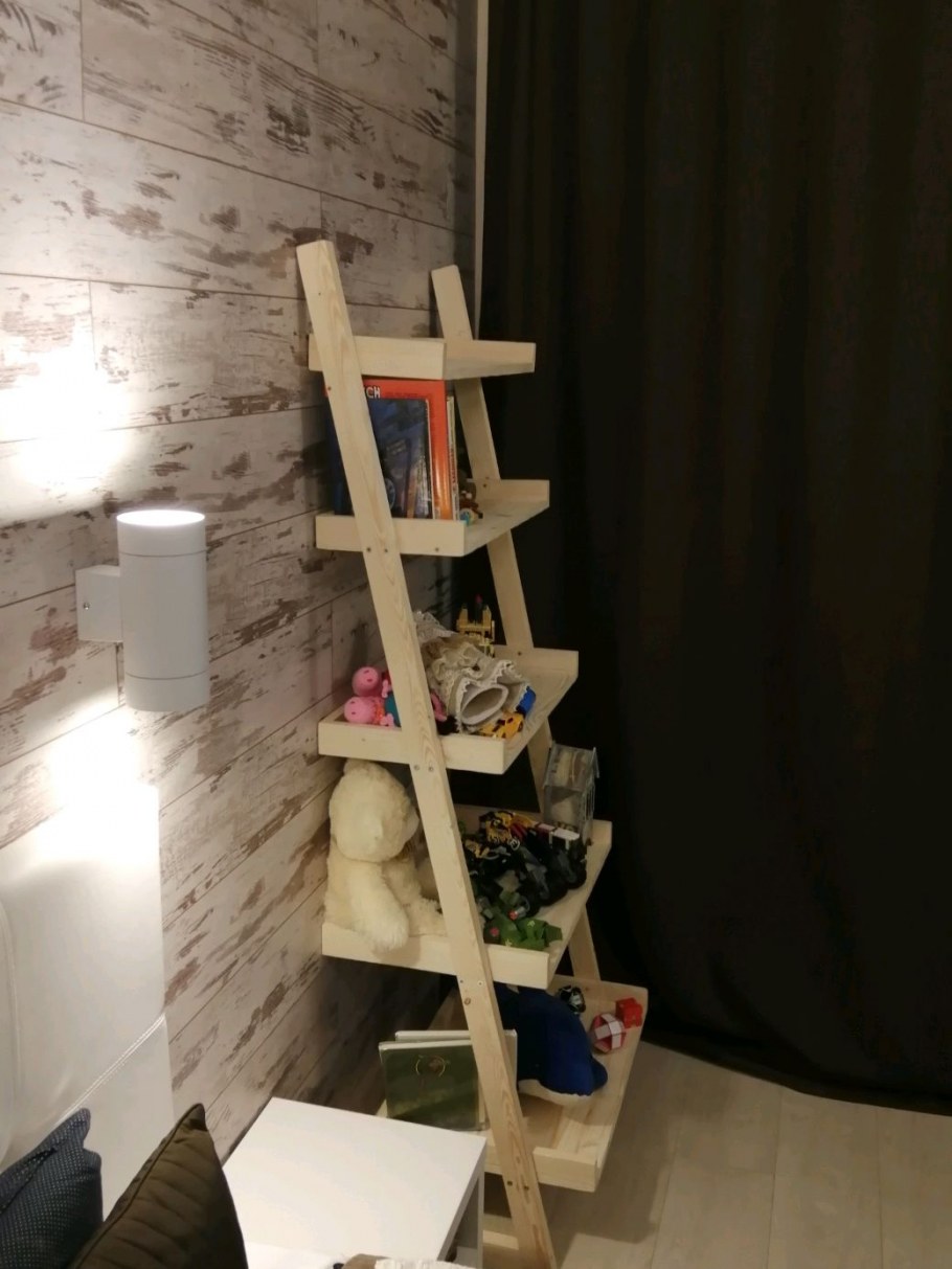 Стеллаж в виде лестницы