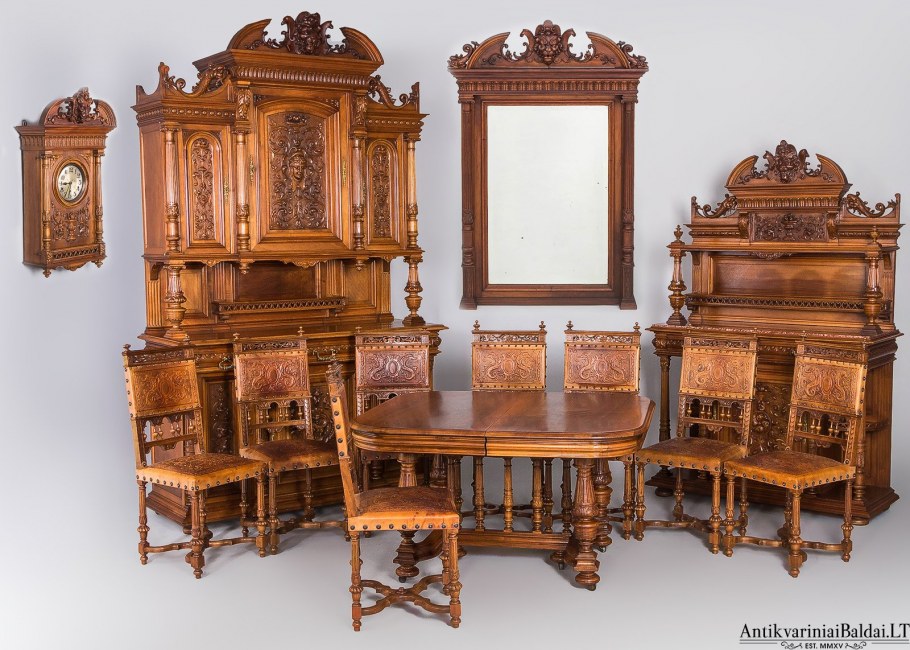 Красивая старинная мебель