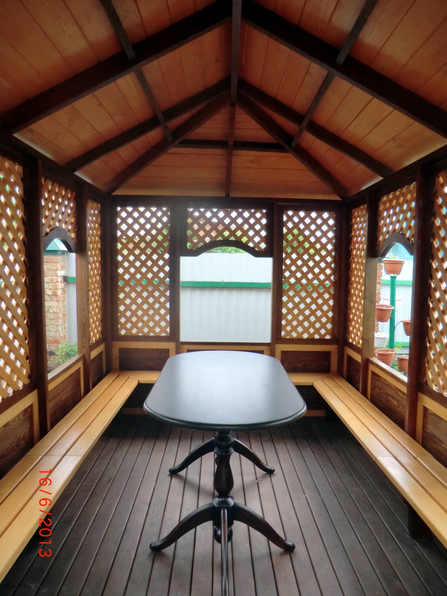 Отделка беседки внутри