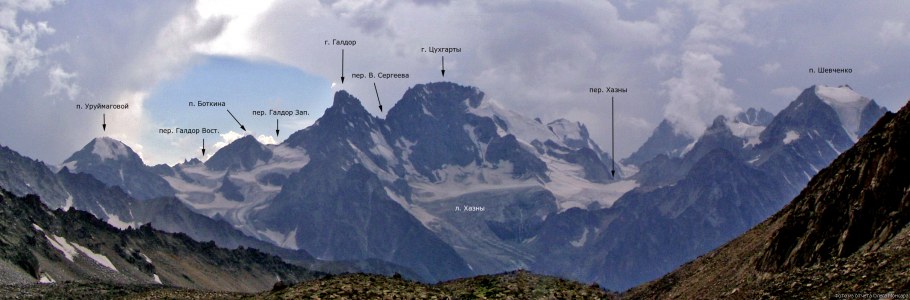 Карта в интерьере гостиной
