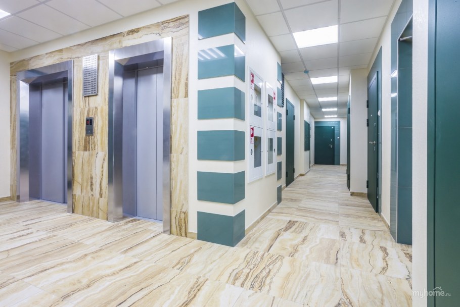 Дизайнерский зеленый подъезд