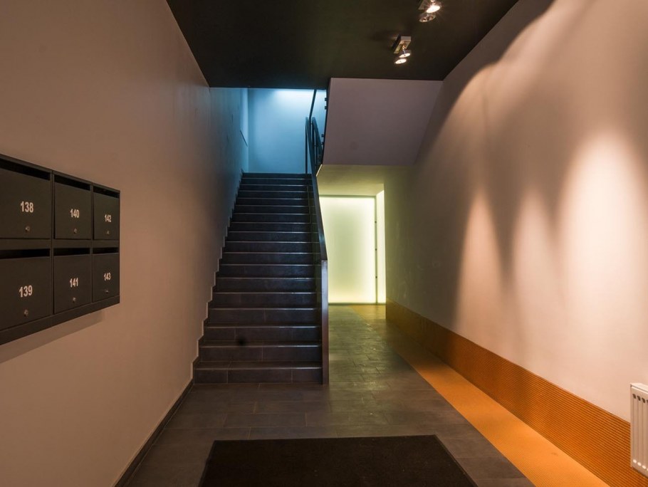 Холл в серых тонах