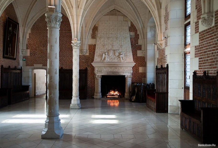 Замок Амбуаз Франция камины