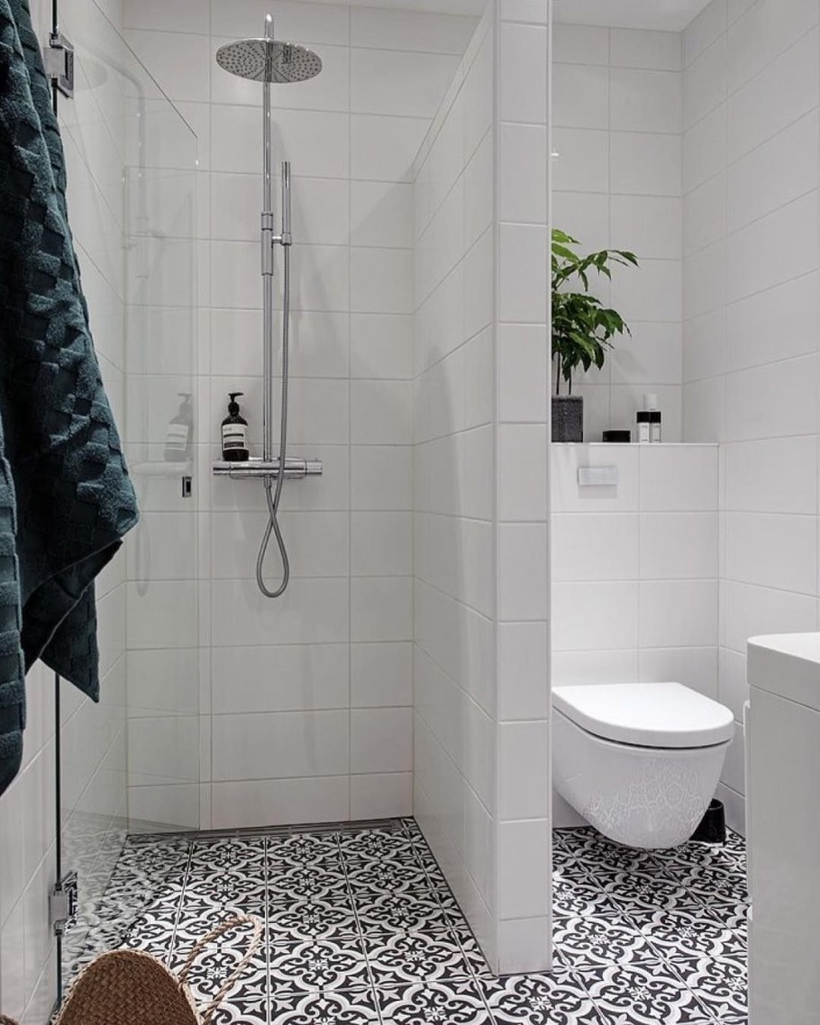 Маленький туалет с душевой