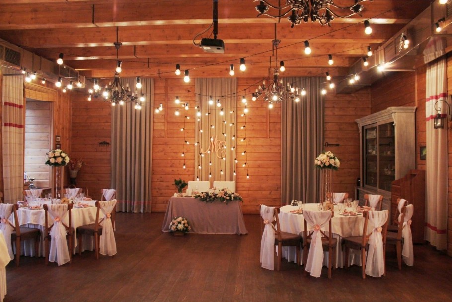 Банкетный зал в стиле рустик