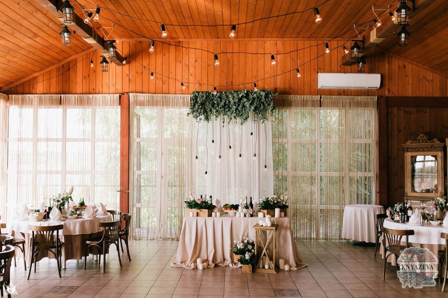 Банкетный зал в стиле рустик