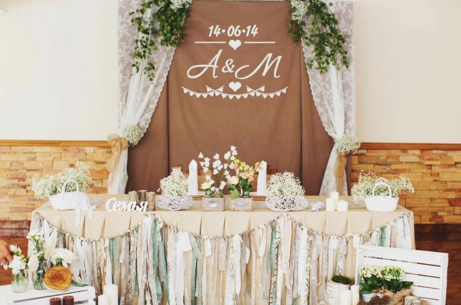 Украшение зала в стиле рустик