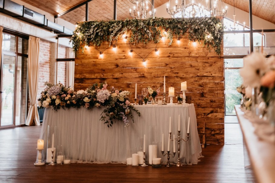 Президиум с деревянным задником