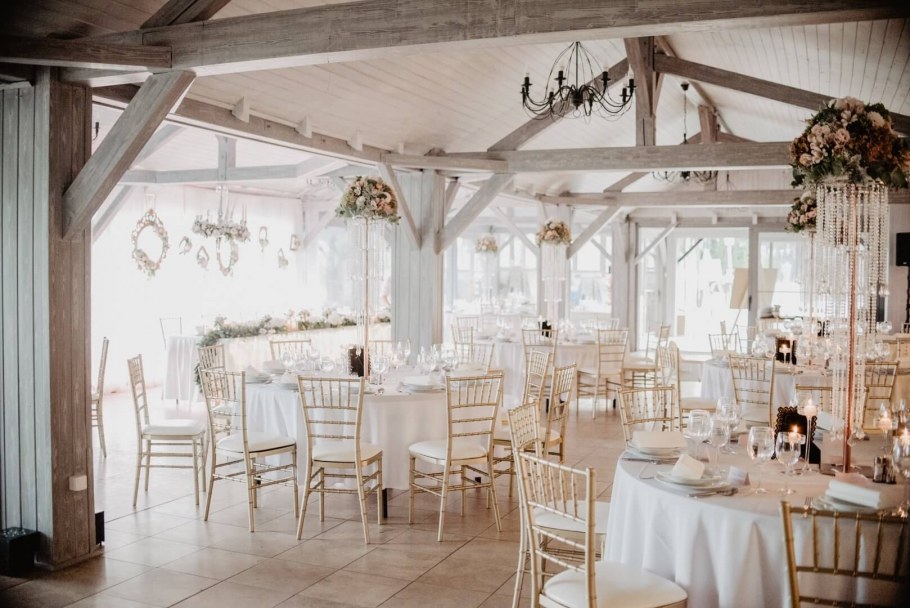 Банкетный зал в стиле рустик