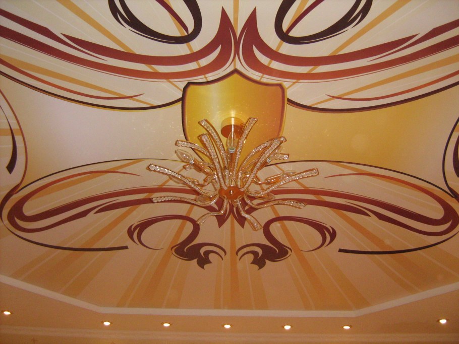 Натяжные потолки с рисунком абстракция