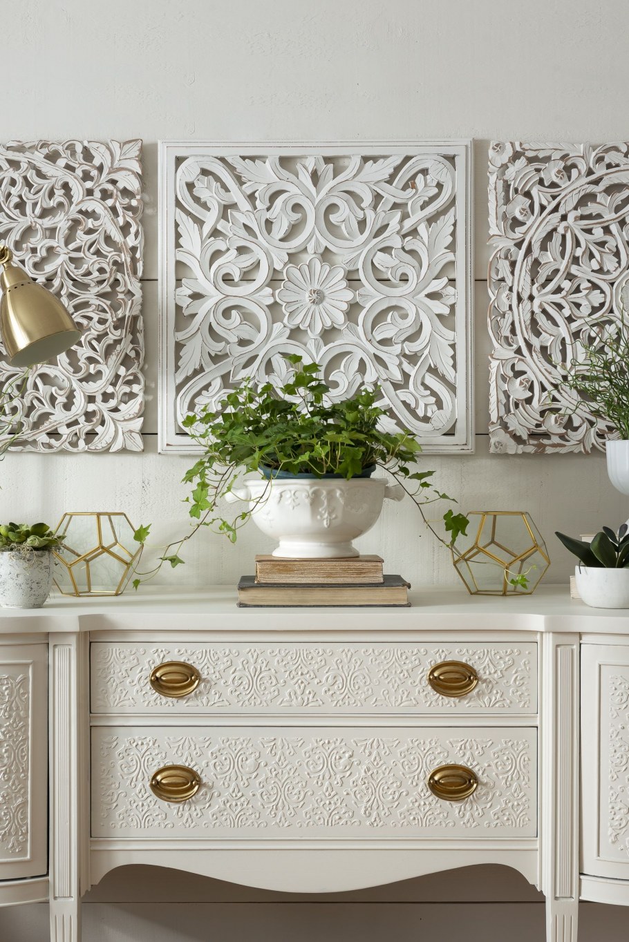 Украшение мебели молдингами