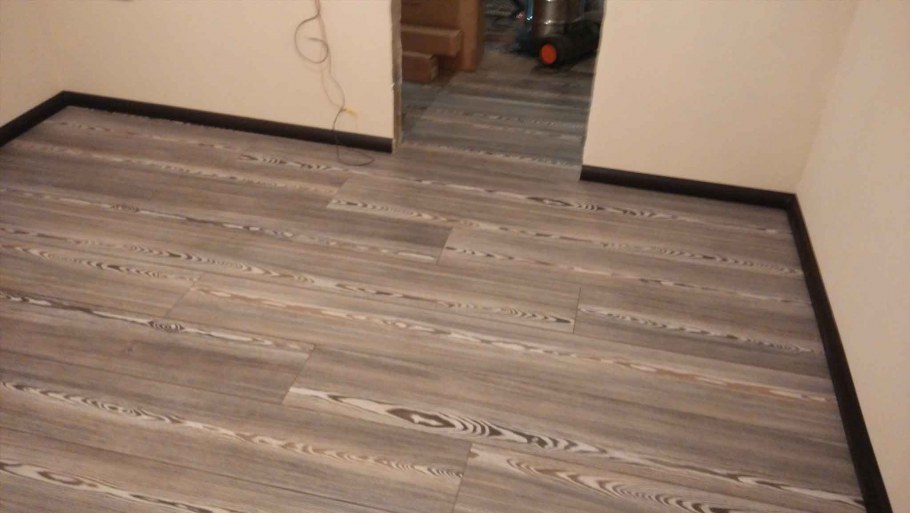 Линолеум под ламинат поперек