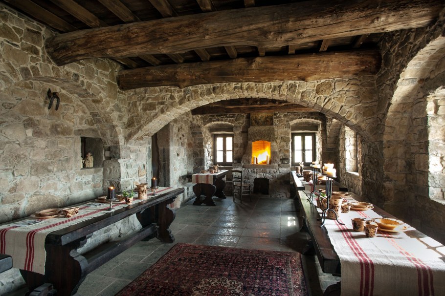 Романский стиль в интерьере