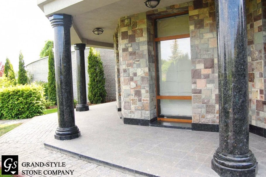 Круглая колонна в интерьере