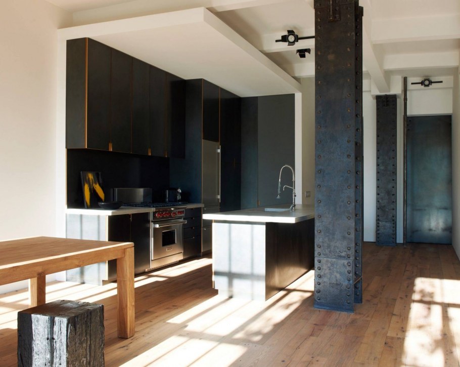 Бетонная колонна лофт