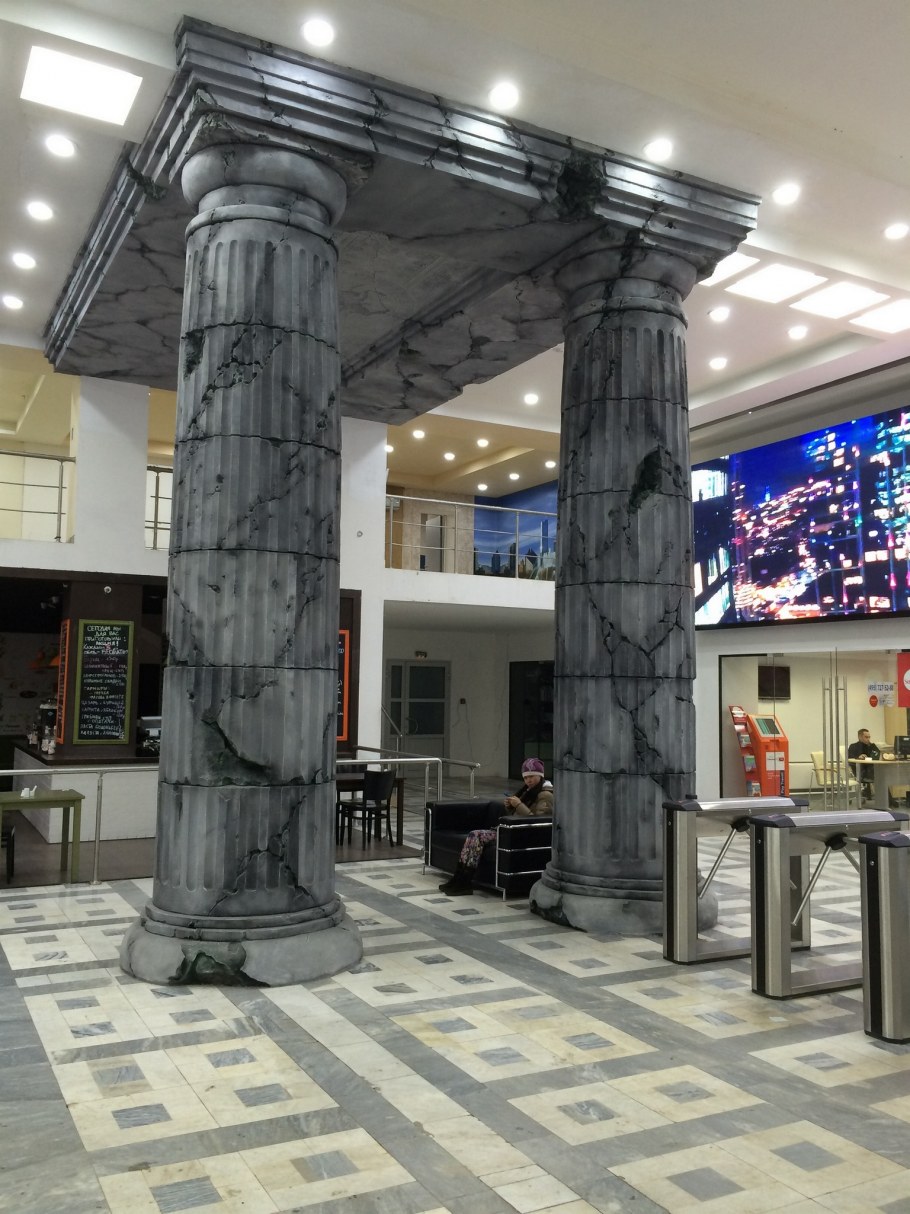 Колонны и балки в интерьере