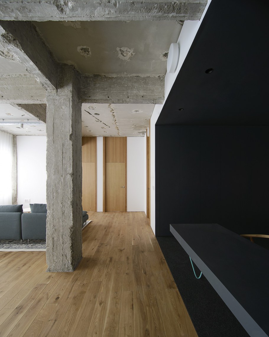 Квартира с бетонными стенами и потолком от застройщика