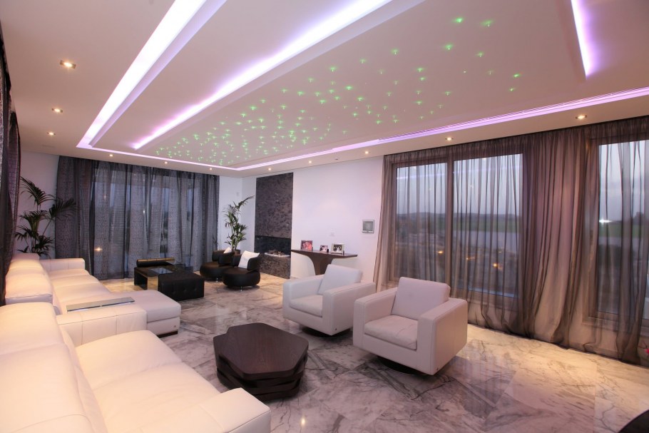 Потолок в гостиную