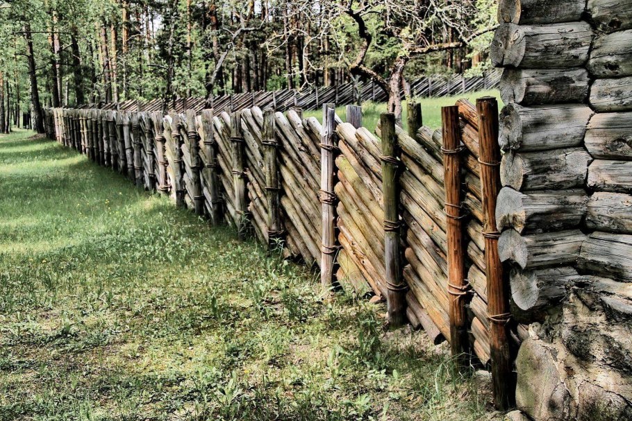 Шикарные деревянные ворота