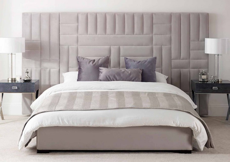 Грязно розовая кровать