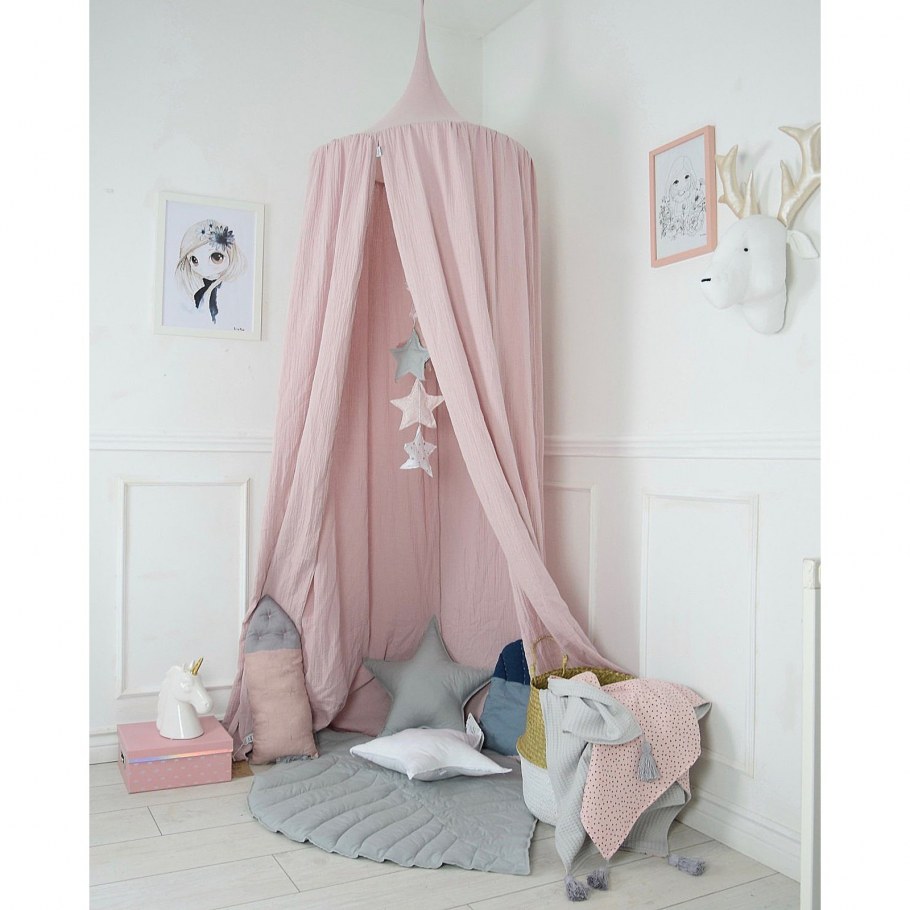 Спальня просто и со вкусом