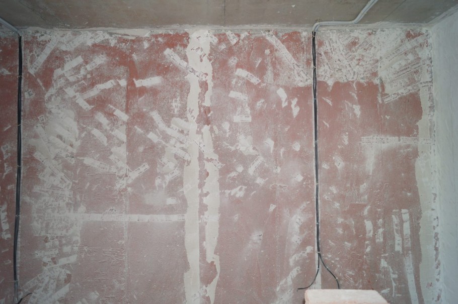 Отвалившаяся штукатурка