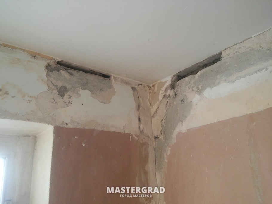 Шов между потолком и стеной