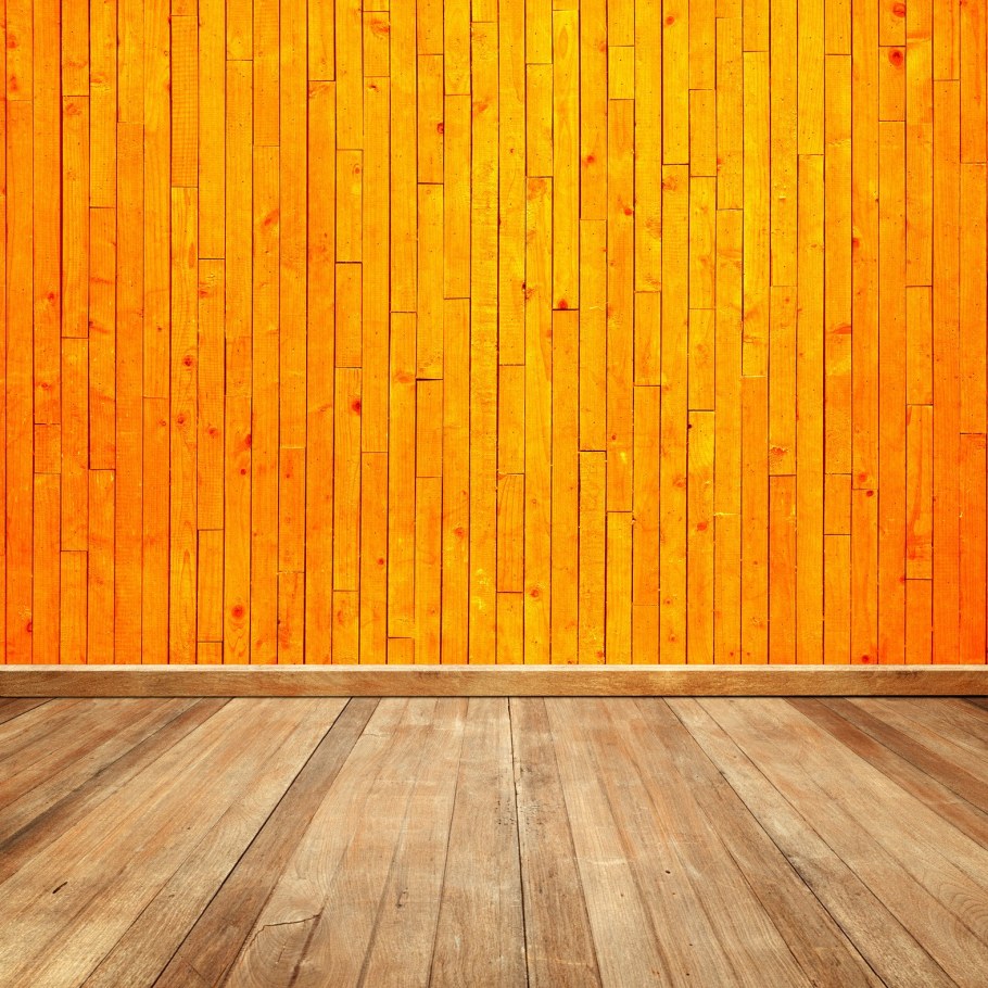 Оранжевый деревянный пол