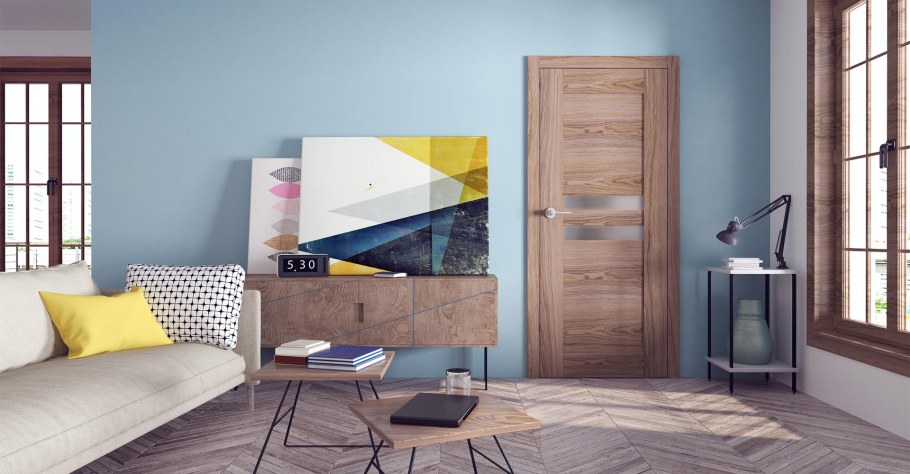 Двери в ярком интерьере