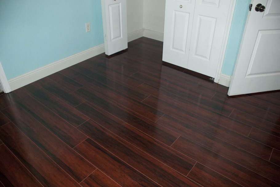 Ламинат и плинтус сочетание