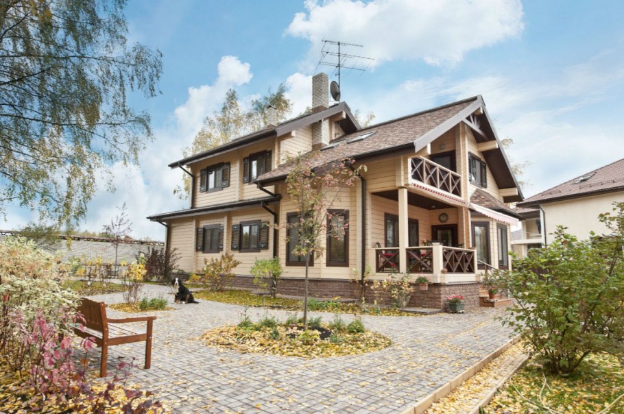 Светлый деревянный дом