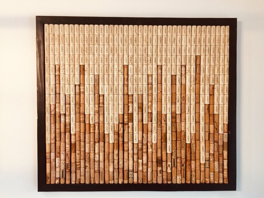 Картины из винных пробок