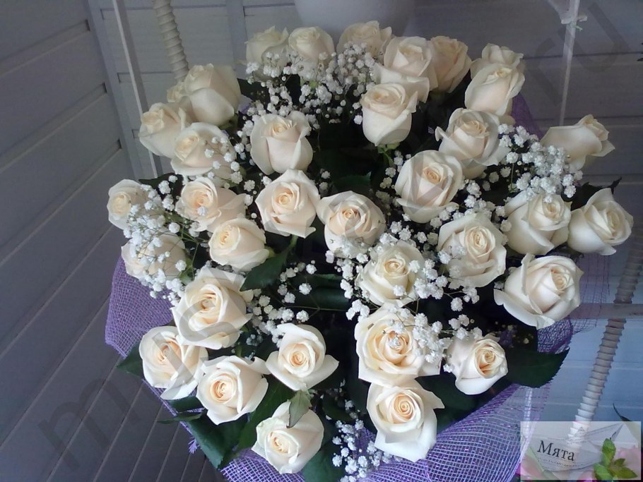 Букет белых роз и кольцо