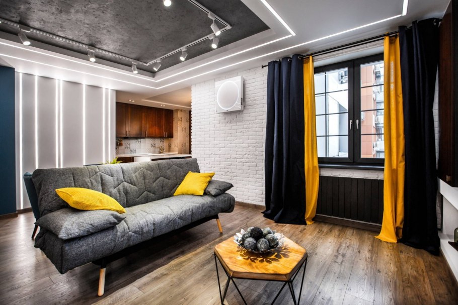 Кирпичная стена в интерьере гостиной