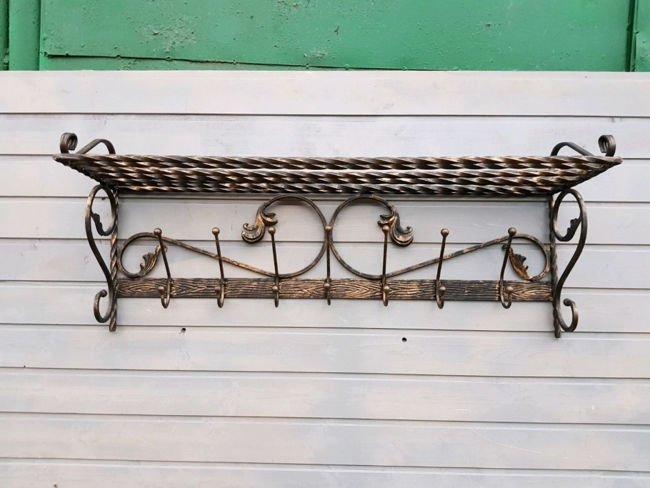 Кованая вешалка на стену