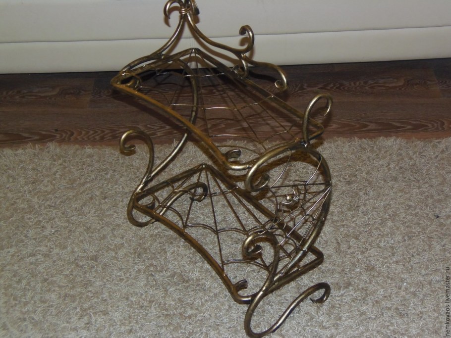 Кованые полочки для обуви