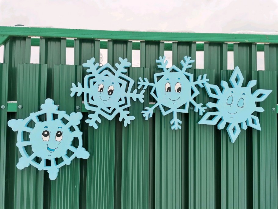 Заборчики декоративные на окнах декор