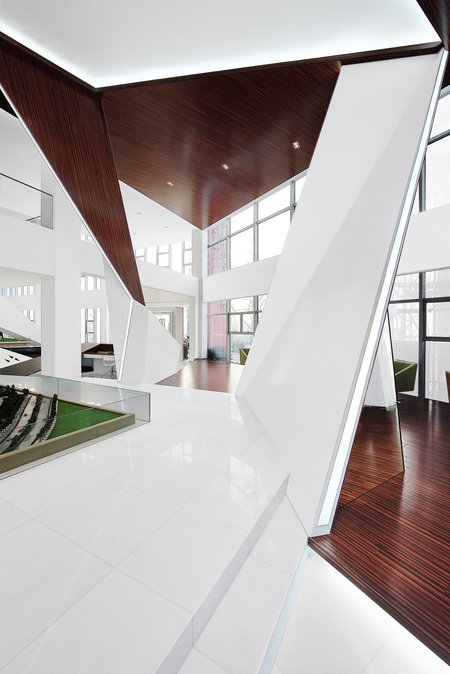 Деконструктивизм в интерьере общественных зданий