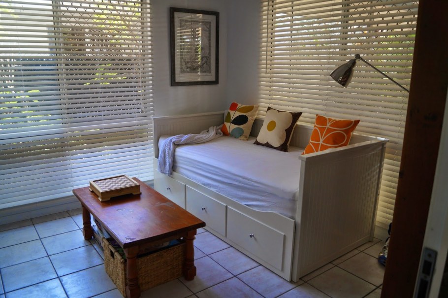 Кушетка икеа ХЕМНЭС В интерьере