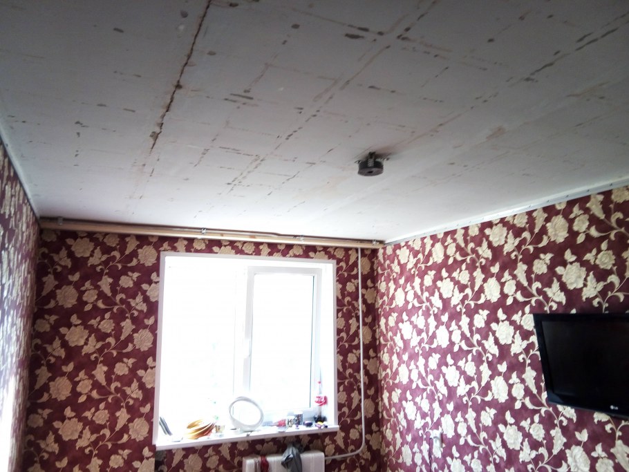 Бюджетный вариант ремонта потолка