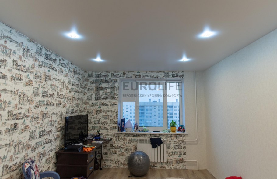 Самый бюджетный потолок в квартире