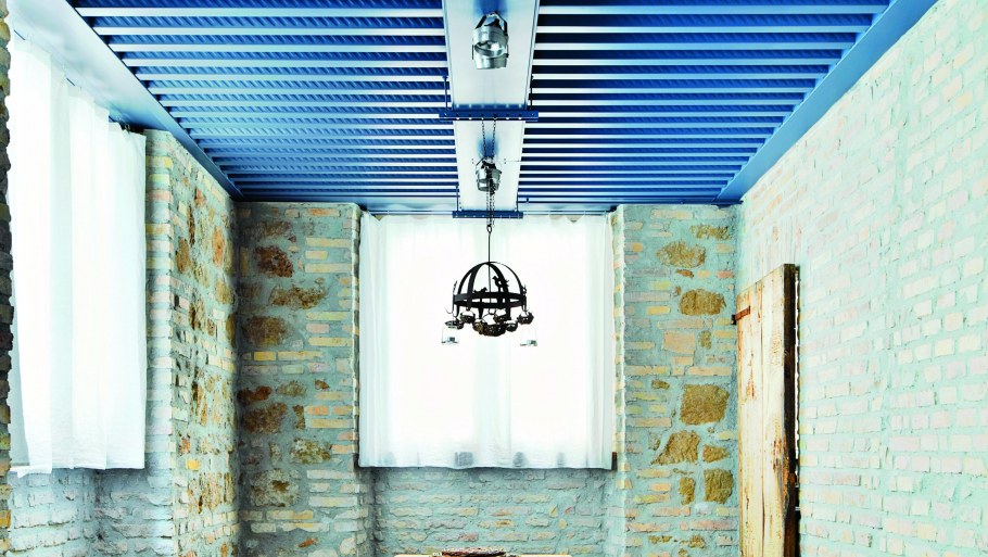 Бюджетная отделка потолка