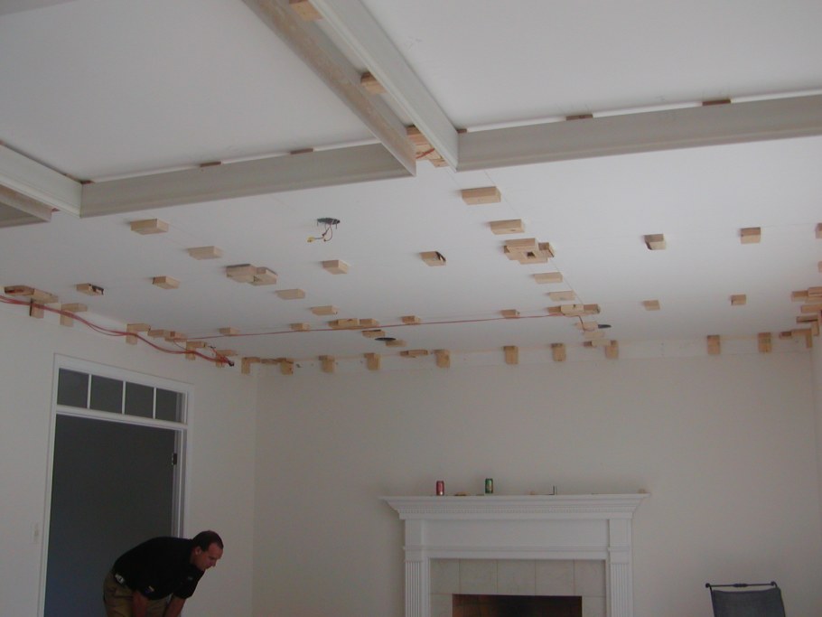 Декор стыков на потолке
