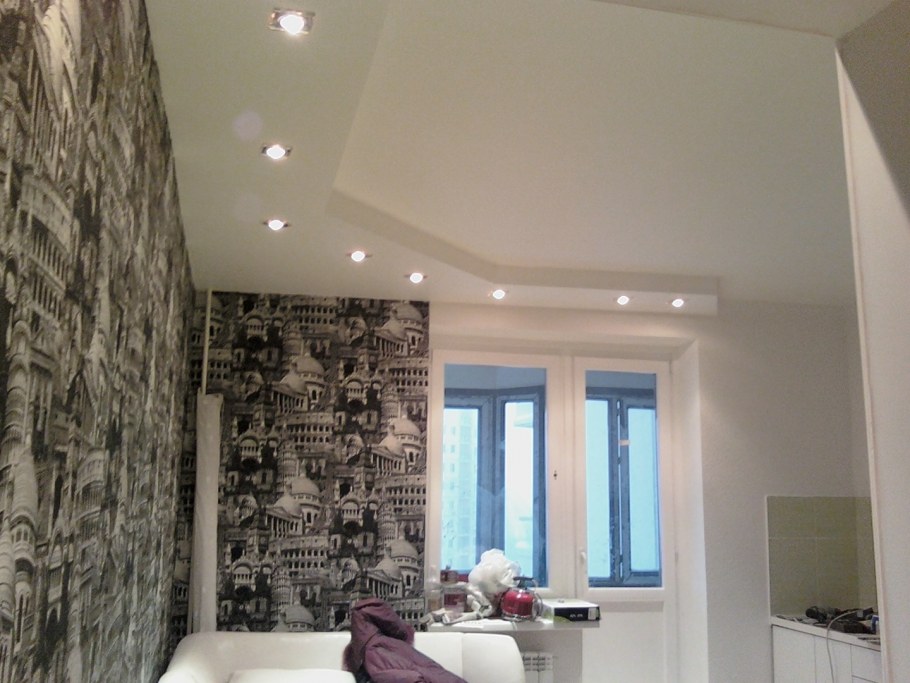Комната обойный потолок гипсокартон