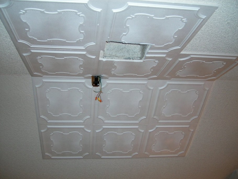 Пенопластовые потолочные плитки на стену