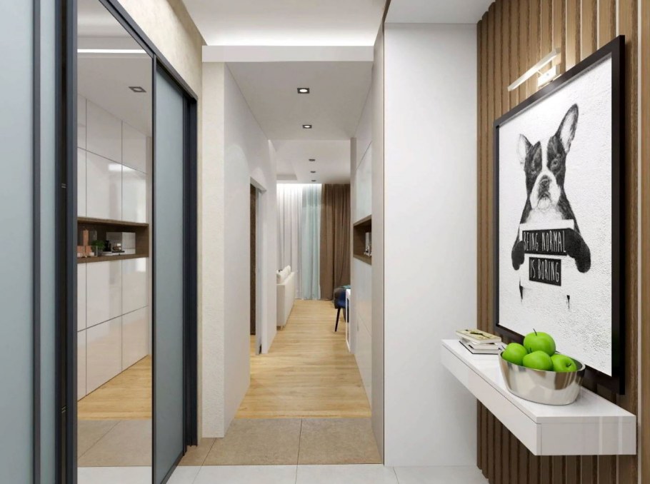 Темный коралловый акцент в прихожей